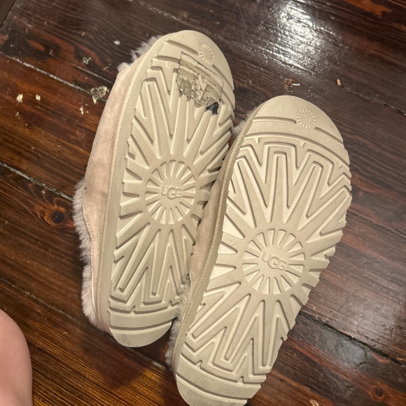 Ugg Greenport Genuine Shearling Lined Platform Slide Sandal in Sand - Picture 2 of 2